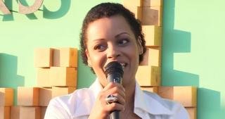 Laura Nureldin, povești cu vrăjitoare, demoni şi vampiri