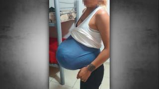 O tânără s-a prefăcut că e însărcinată, ca să ascundă un transport de marijuana (Video)