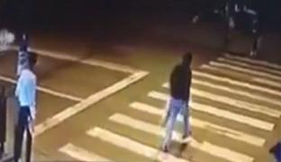 Bărbat de 59 de ani din Bacău spulberat pe trecerea de pietoni (Video)