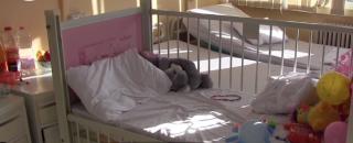 Fetiță uitată în spital de familie, lecție emoţionantă de solidaritate umană