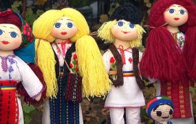 Jucăriile handmade, la modă. Cum se fac păpușile din lână