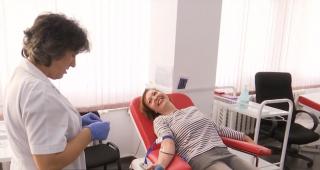 O bloggeriţă din Iaşi a invitat 100 de oameni de ziua ei la Centrul de Transfuzie Sanguină din oraş să doneze sânge