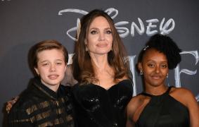 Fiica Angelinei Jolie şi a lui Brad Pitt ar urma tratament de schimbare a sexului