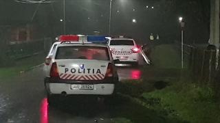 Bărbat împușcat de un polițist la o secție de vot din Prahova, după un scandal monstru (Video)