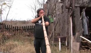 Artistul din Oradea care păstrează tradiția instrumentelor muzicale arhaice