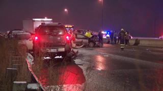 Peste 50 de mașini s-au ciocnit într-un uriaș carambol pe polei, în SUA