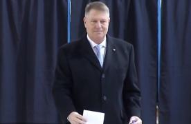 Klaus Iohannis a votat  la Liceul "Jean Monnet" din Capitală