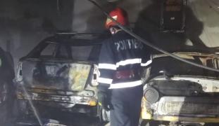 Panică într-un mall din București, după ce o mașină a luat foc în parcarea subterană