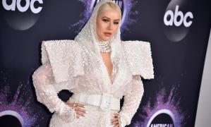 Ce au purtat vedetele pe covorul roşu la Gala Premiilor Muzicii Americane