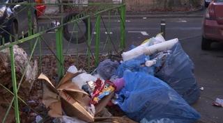 Românii aruncă zilnic şase mii de tone de mâncare