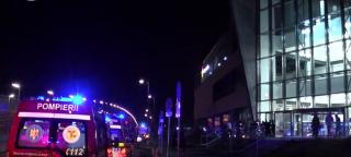 400 de oameni evacuaţi dintr-un mall din Sibiu, după ce în parcarea subterană s-a simţit miros de gaze