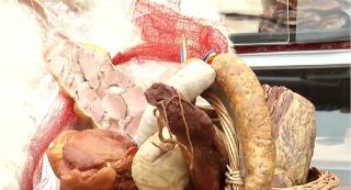 Coșul tradițional, cadou de sărbători pentru angajați