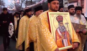 Pelerinajul luminii a început la Galați. Racla moaştelor Sfântului Grigorie Dascălul a fost adusă de la Mânăstirea Căldăruşan