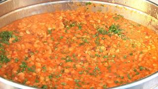 1 decembrie, celebrat cu iahnie de fasole, la petrecerile de stradă