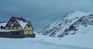 Iarna pune stăpânire pe România, prognoza meteo anunţând ninsori şi frig pătrunzător