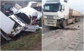 Accident mortal la Cluj. Doi oameni într-o Dacia Papuc au murit nevinovaţi, spulberaţi de o basculantă (Video)