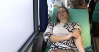 Autocar special transformat în centru de transfuzie sanguină, în Gorj