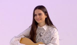 Valeria Stoica, un artist boem care își compune singură melodiie