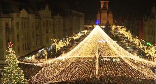 Luminițele de Crăciun au fost aprinse la Timișoara și Brașov