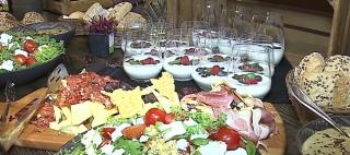 Masă festivă mai puţin obişnuită de Ziua Naţională, în Târgu Mureş