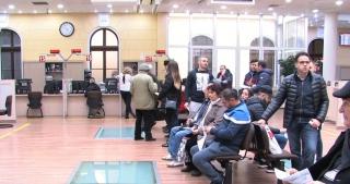 Autorităţile din Oradea au descoperit secretul eliminării cozilor la ghişee