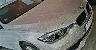 O artistă din România şi-a acoperit BMW-ul cu 1 milion de cristale Swarovski: "E unic şi spectaculos!" (Video)