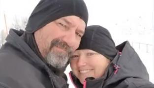 Trei căţeluşi au fost salvaţi din vârful unui munte de doi salvamontişti americani