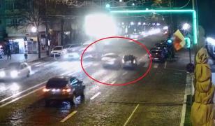 Video cu întrecerea între doi şoferi din Vaslui, terminată cu şase maşini distruse