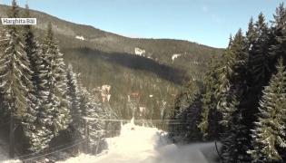 Tunurile de zăpadă artificială, puse în funcțiune pe pârtiile din Braşov şi Harghita