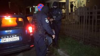 Polițiști, politicieni și afaceriști, implicați în scandalul eliberării permiselor port-armă, în Caraș-Severin