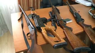 Scandalul armelor din Caraș-Severin. Prefectul demisionar și un fost primar, mărturii surprinzătoare