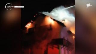 Pensiune din staţiunea Vama Buzăului, devastată de un incendiu