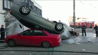 Noi imagini dramatice filmate după explozia din Galaţi. Geamuri sparte şi maşini aruncate în aer, în centrul oraşului (Video)