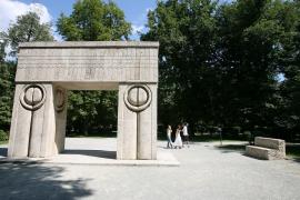 Profesor de la Universitatea de Arte din Bucureşti, acuzat că a batjocorit operele lui Brâncuşi