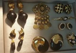 Bijuterii care poartă povești. Cum recunoastem accesoriile vintage autentice