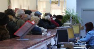 Guvernul a decis: ori pensie, ori salariu