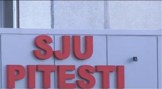 Acuze grave, după ce o pacientă a fost operată la lumina telefonului mobil în Piteşti