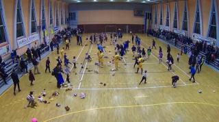 Donaţii pentru copiii defavorizaţi, la turneele de mini-fotbal, în Piatra Neamţ