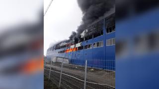 Fabrică din Câmpia Turzii, mistuită de un incendiu puternic
