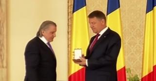 Reacţii dure după decizia preşedintelui ţării de a retrage decoraţiile persoanelor cu condamnări penale