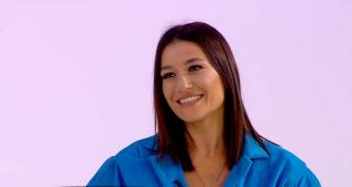 Zâmbește, deși traversează o perioadă grea. Claudia Pătrășcanu, despre noua sa piesă