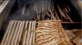 Tot mai mulţi români îşi comandă mâncarea de Crăciun prin intermediul site-urilor de socializare