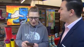 O tânără s-a trezit cu 37 de milioane de dolari în cont, dar a decis să sune la bancă