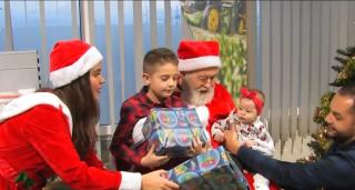 Petreceri cu Moş Crăciun pentru copiii angajaților, o tradiţie în România