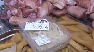A început maratonul cumpărăturilor. Criza pestei porcine a crescut preţurile
