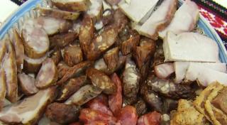 Produsele din carne de porc încep să umple frigiderele românilor