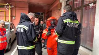 O substanță pusă din răzbunare de un locatar a dus la evacuarea blocului din Ploiești