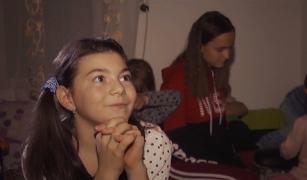 Ajut eu: Cinci copii rămaşi fără mamă aşteaptă o minune Crăciun