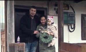 O fetiţă din Hunedoara a primit o casă nouă, cadou de Crăciun de la pompieri şi voluntari