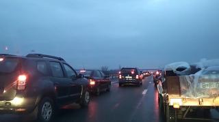 Accident pe Autostrada A1, în zona localității Bolintin Deal. Circulaţia este întreruptă pe o bandă (Video)
